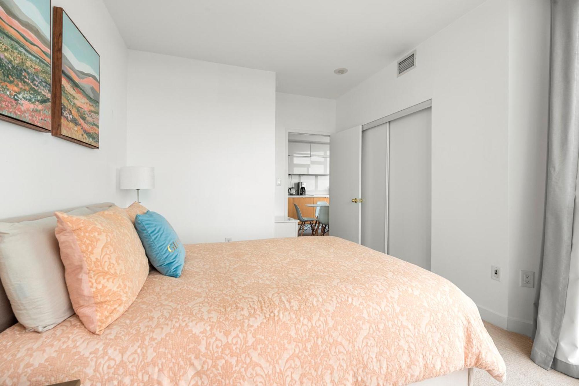 Globalstay Elegant Downtown Apartments トロント エクステリア 写真