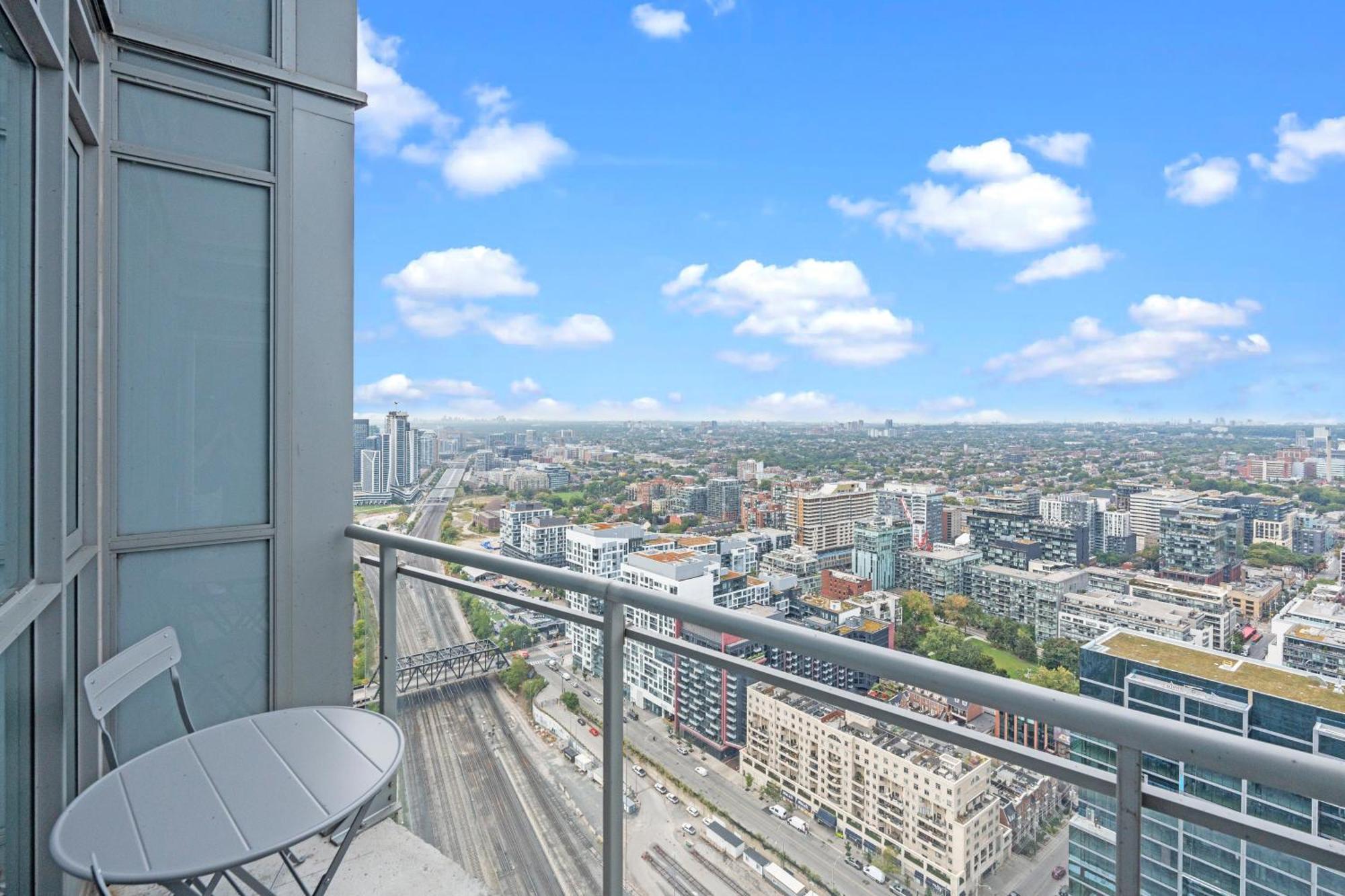 Globalstay Elegant Downtown Apartments トロント エクステリア 写真